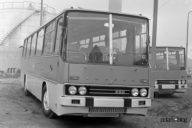 Ikarus 250.01 kivitelű autóbuszok a mátyásföldi gyár udvarán 1970-ben.